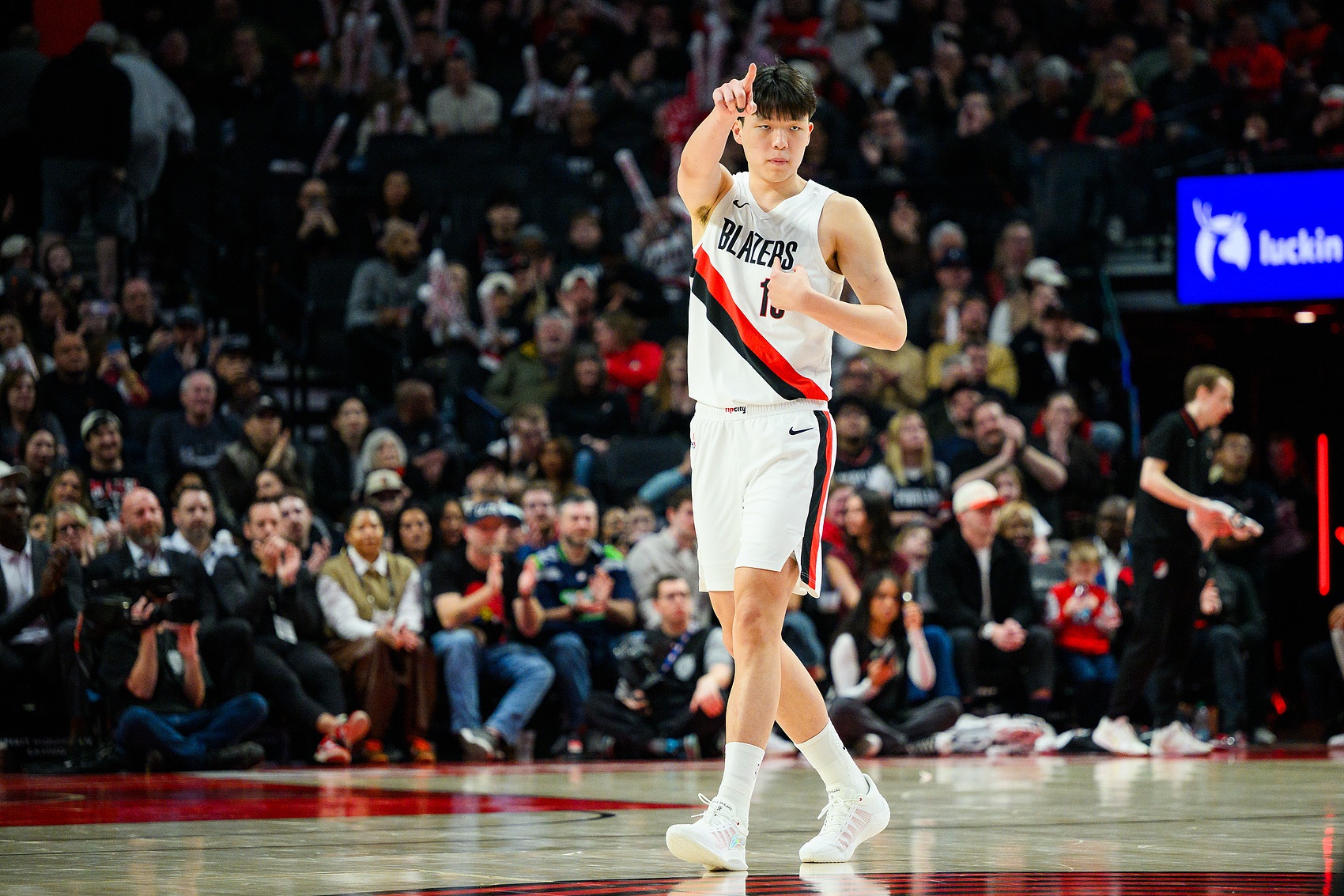 开云入口-杨瀚森谈第一年打NBA感受：快 转换快&amp;节奏快&amp;要不停地折返跑